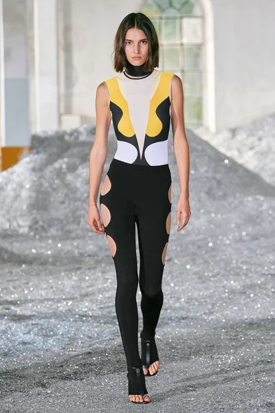 Look 24